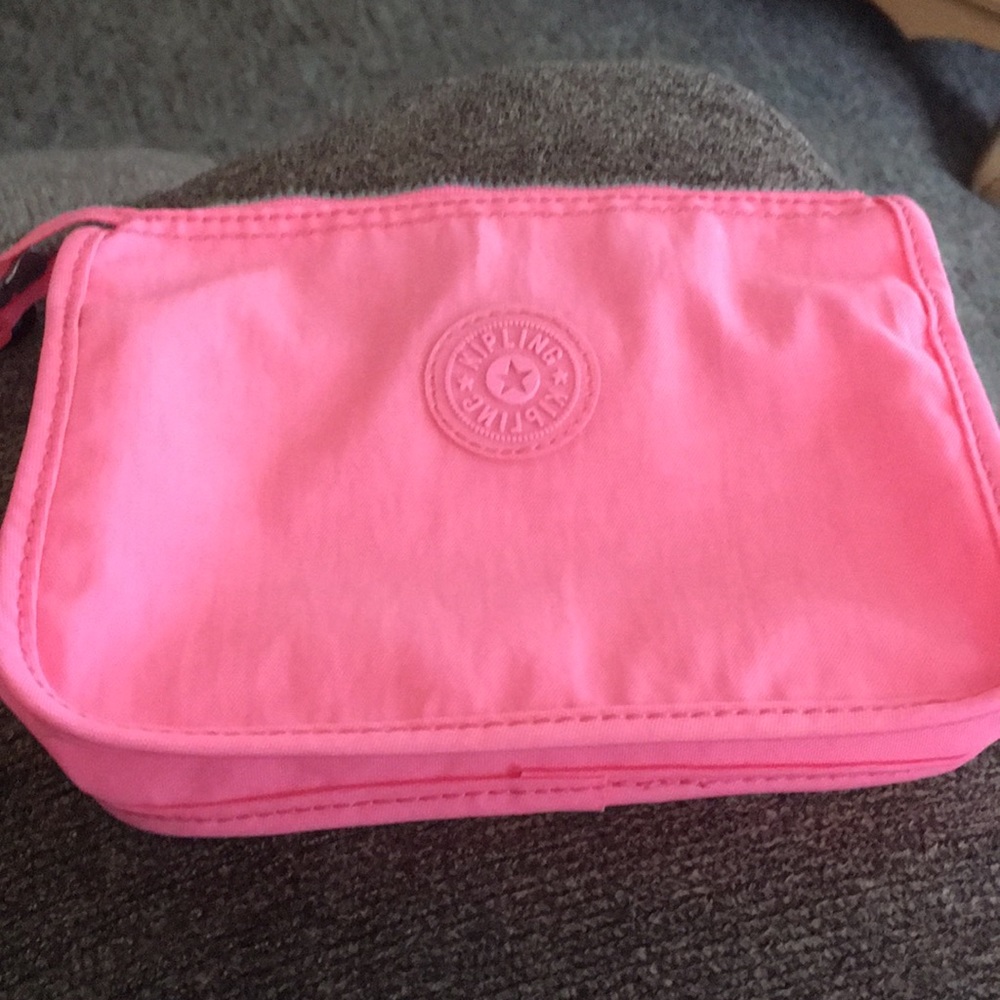 Kipling pouch